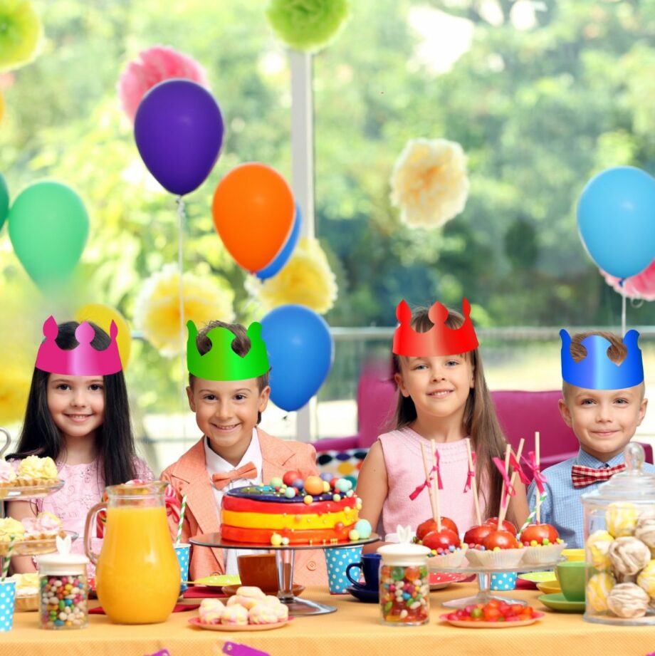 Coronas de cartulina para cumpleaños. Corona estilo picas