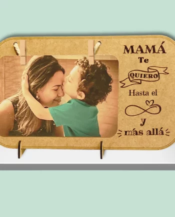 Marco de fotos día de la madre con la frase mamá te quiero hasta el infinito y más allá